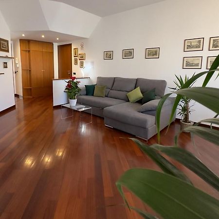Emeraldway - Bellissimo Appartamento In Zona Sempione-Tre Torri 米兰 外观 照片
